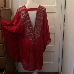 Red wine woman tunic with silver print. Size M